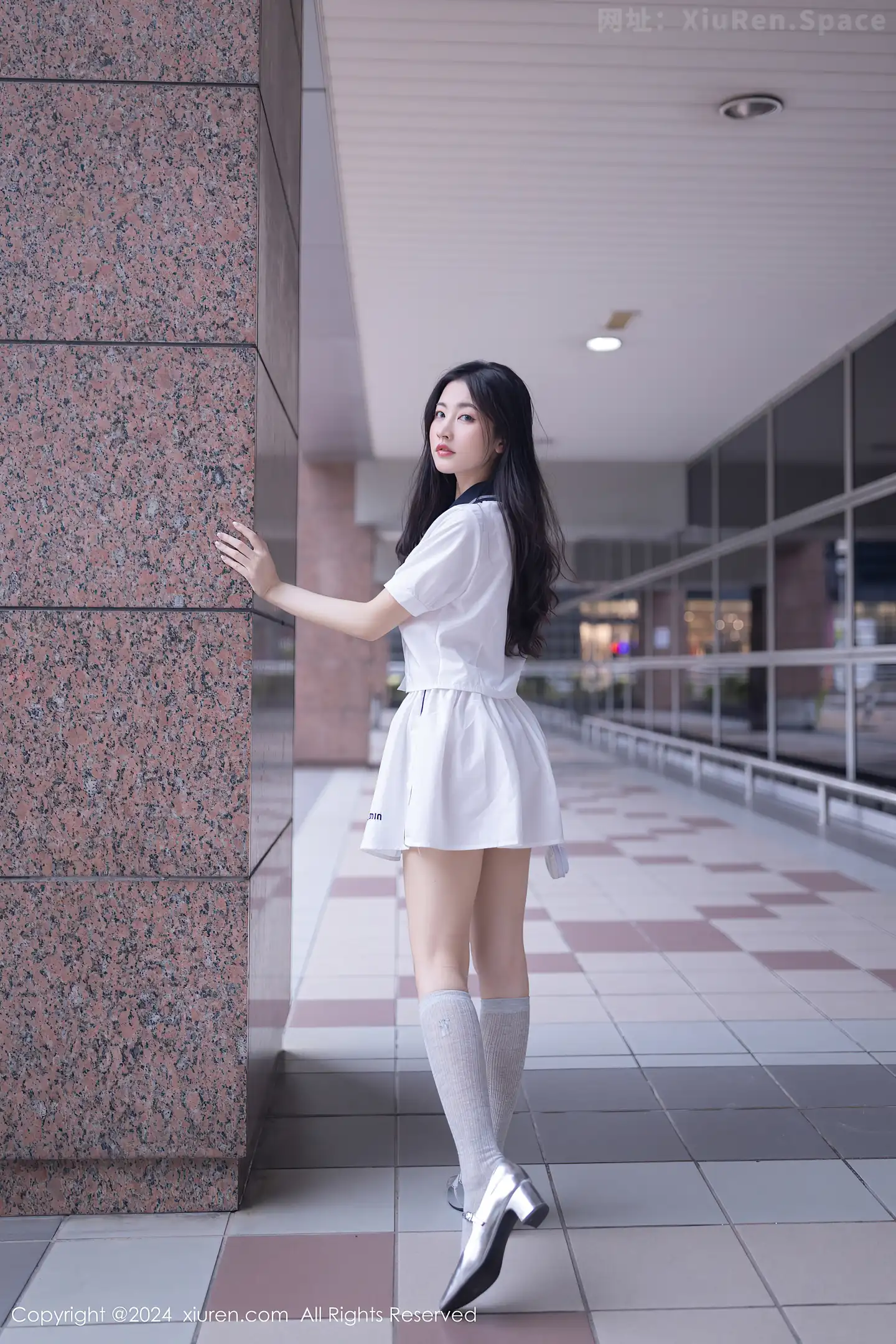 图片[4]-[XiuRen秀人网]VOL.8793 模特鱼尾fish性感白色短裙套装露粉色内衣秀曼妙身姿迷人写真80P-秀人网官方网站